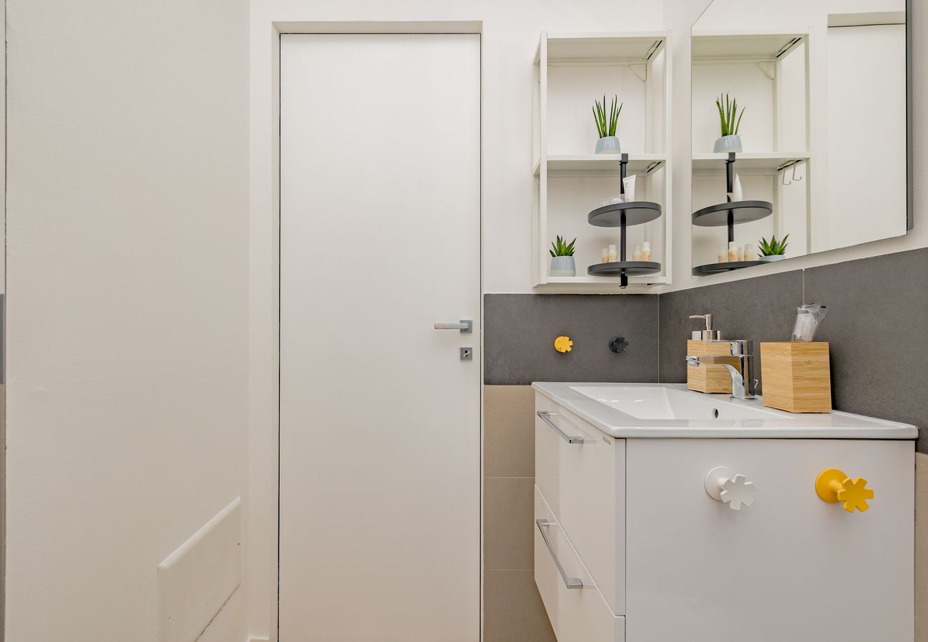 Appartamento a Milano - Comfy & Chic vicino Famagosta e Università IULM
